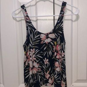 Women’s flowy tank